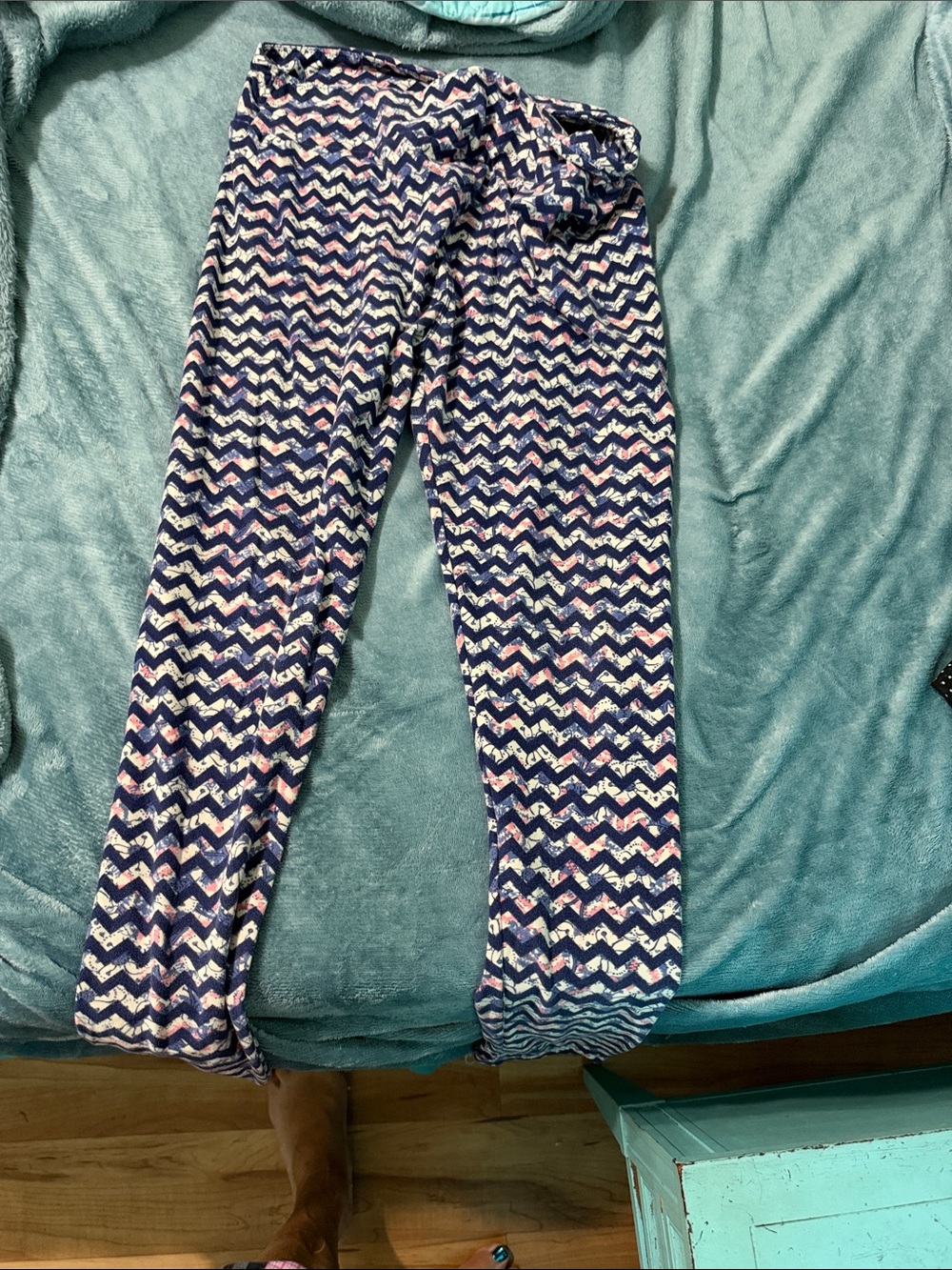 LuLaRoe Chevron Leggings in Navy, Pink & White